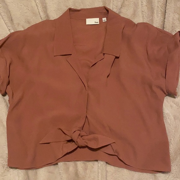 Aritzia Tops - Wilfred Free Cropped Tie Shirt